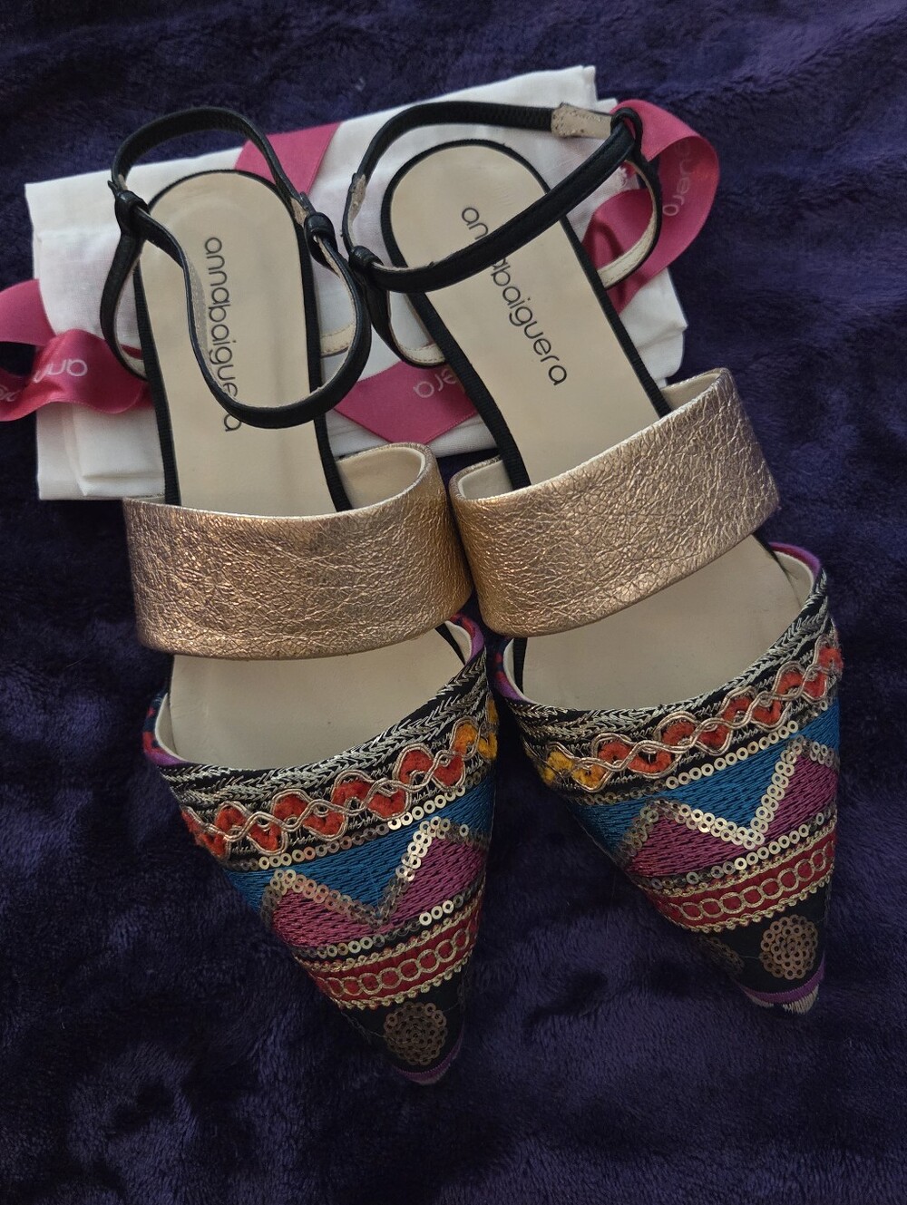 NWT SIZE 37, 6.5 ANNA BAIGUERA MULTI-COLORED EMBROIDERED FLATS